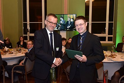 Transferpreis in der Kategorie Herausragende anwendungsorientierte Dissertation: Preistr�ger Dr. Uwe Bretschneider (rechts)