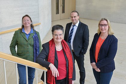 Prorektorin Prof. Dr. Christine Frst, Rektorin Prof. Dr. Claudia Becker, 
Prorektor Prof. Dr. Pablo Pirnay-Dummer und Prorektorin Prof. Dr. Insa 
Theesfeld (v.l.n.r.) Foto: Markus Scholz